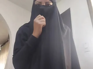 Arab MILF Masturbates Squirting Pussy To Guestimated Orgasm On Webcam Greatest extent Wearing Niqab Porn Hijab XXX